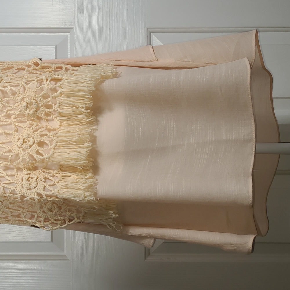 NWT A'reve Sleeveless Light Peach Top Cream Floral Crocheted Overlay & Fringe - Picture 6 of 16